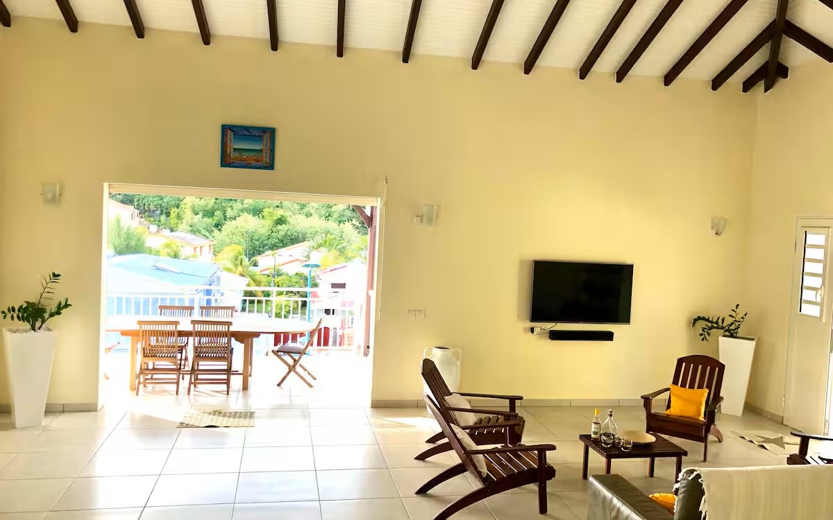 A VENDRE VILLA SPACIEUSE 10 PIECES AVEC PISCINE