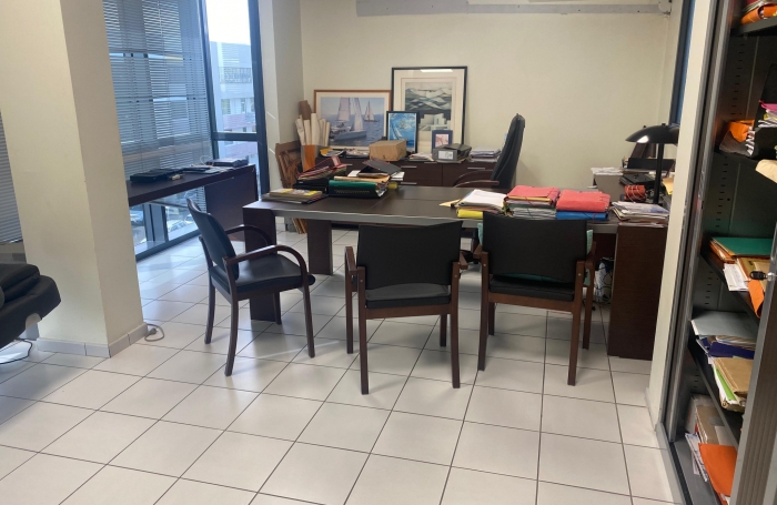 LE LAMENTIN, Zone de Californie, Bureaux de 106 m2