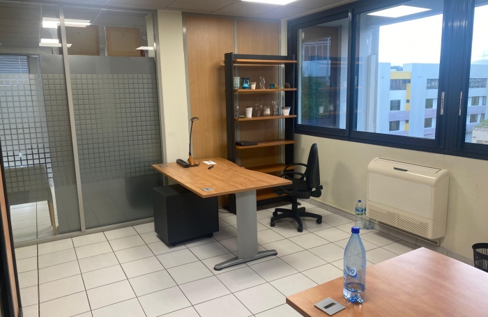LE LAMENTIN, Zone de Californie, Bureaux de 106 m2