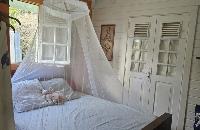 Villa F3 avec piscine dans un lotissement récent - LE DIAMANT