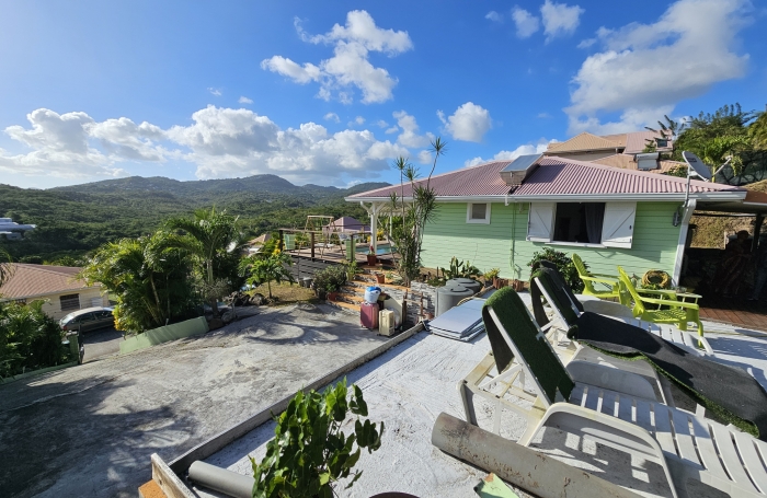 Villa F3 avec piscine dans un lotissement récent - LE DIAMANT