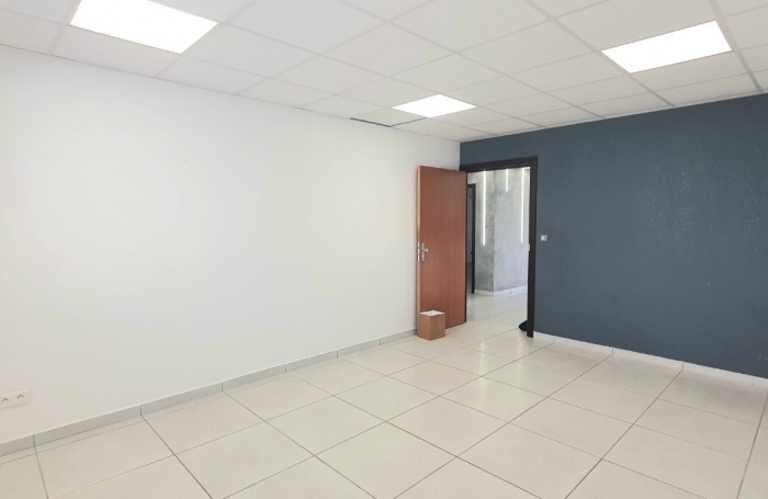 Location Local commercial 97215