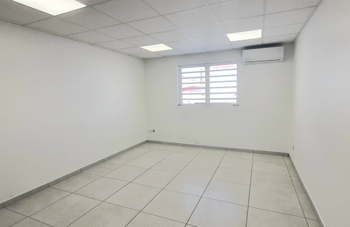 Location Local commercial 19m&sup2; Rivière Salée