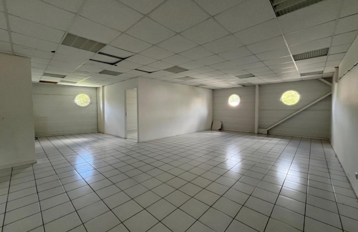 Location Bureaux 193m&sup2; Le Marin