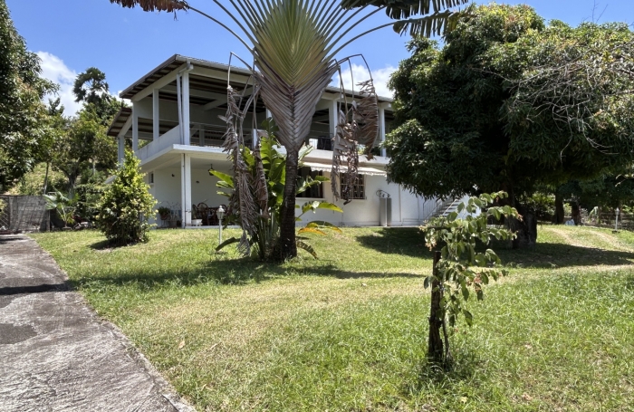 SAINT PIERRE - MAISON T5 - VUE MER - SUR 1370 m2 DE TERRAIN
