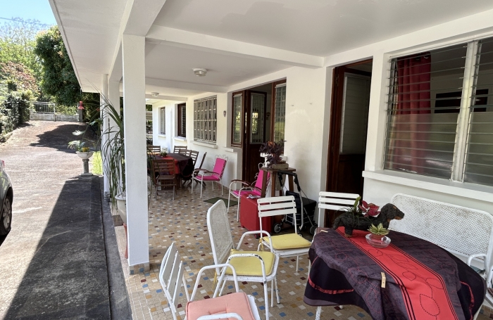 SAINT PIERRE - MAISON T5 - VUE MER - SUR 1370 m2 DE TERRAIN