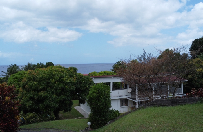 SAINT PIERRE - MAISON T2 AVEC VUE MER ET GRAND TERRAIN
