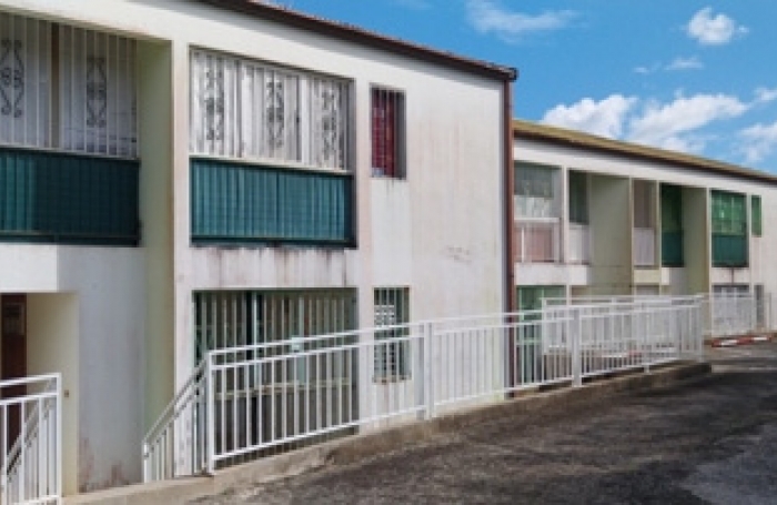 Appartement F3 vendu loué secteur calme - FORT-DE-FRANCE