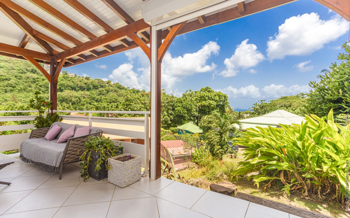 Villa F6 luxueuse à Case-Pilote avec vue mer et piscine 