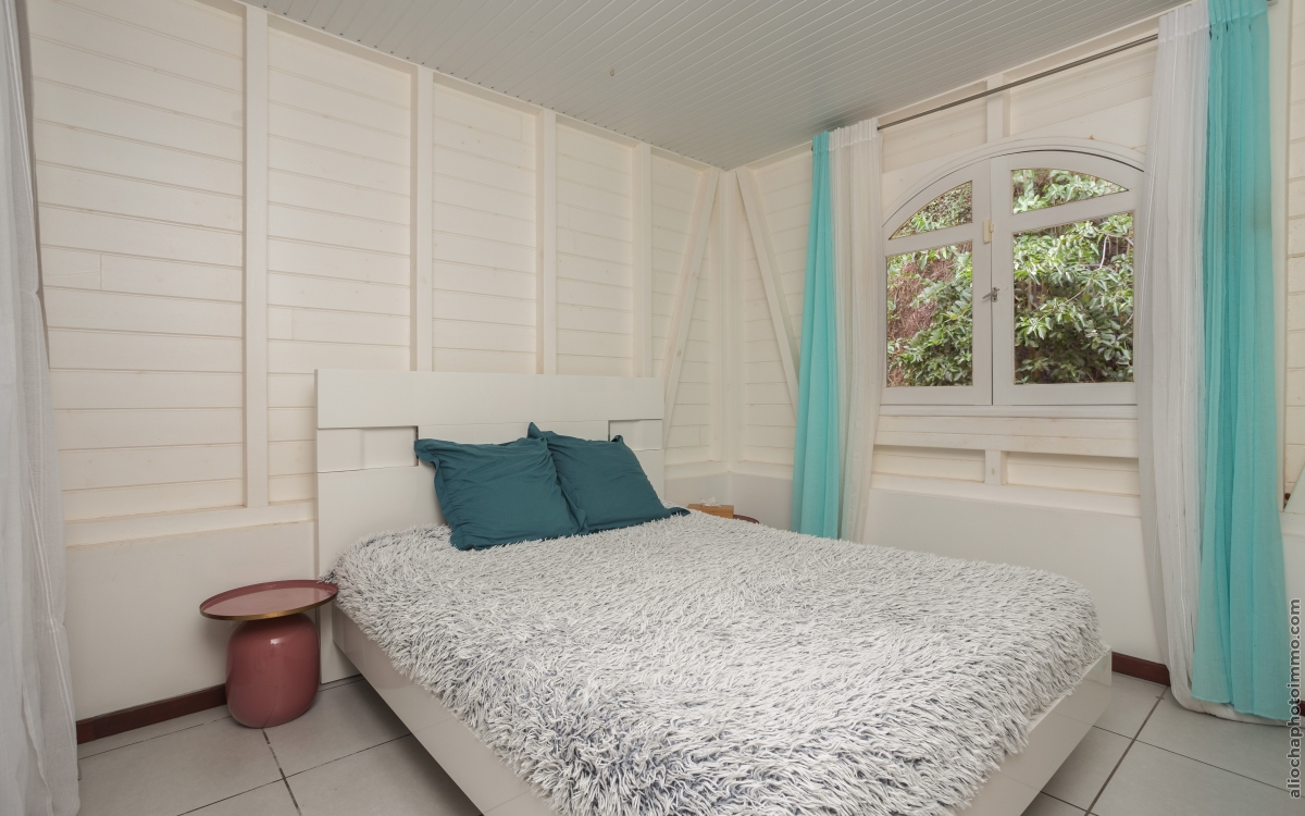 Villa F6 luxueuse à Case-Pilote avec vue mer et piscine 