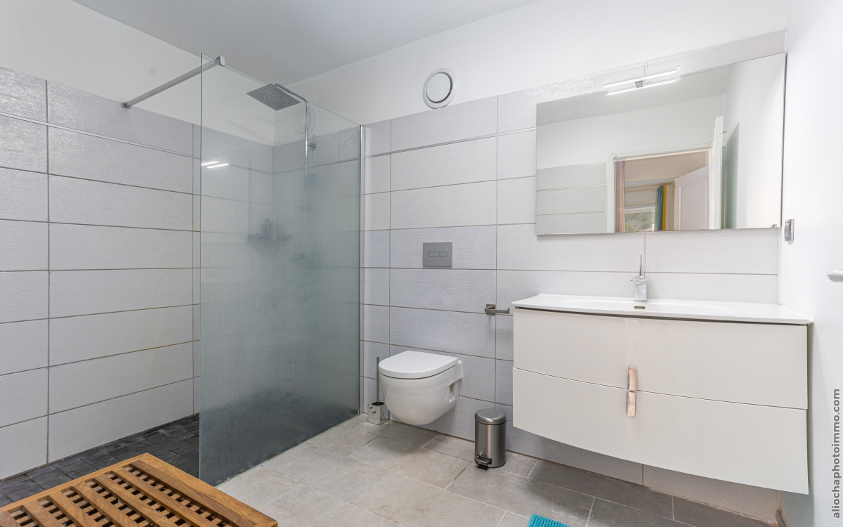 Villa F6 luxueuse à Case-Pilote avec vue mer et piscine 