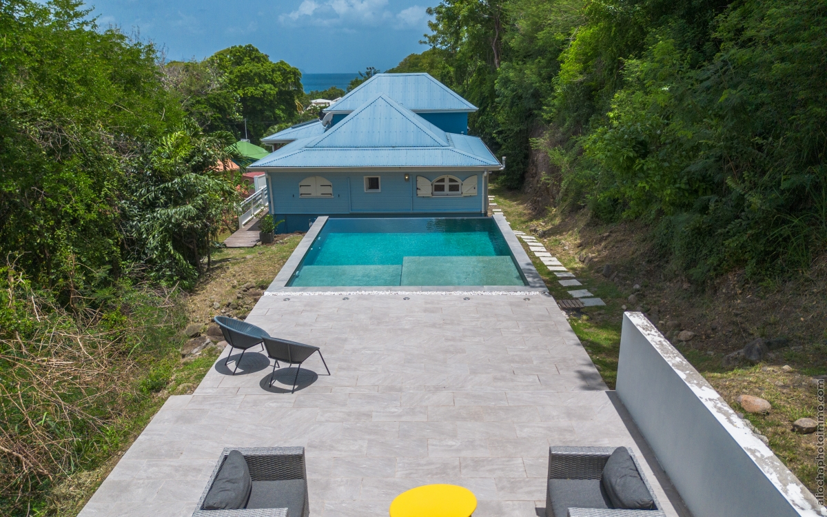 Villa F6 luxueuse à Case-Pilote avec vue mer et piscine 
