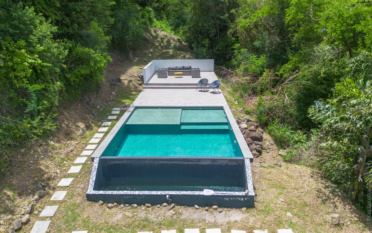Villa F6 luxueuse à Case-Pilote avec vue mer et piscine 