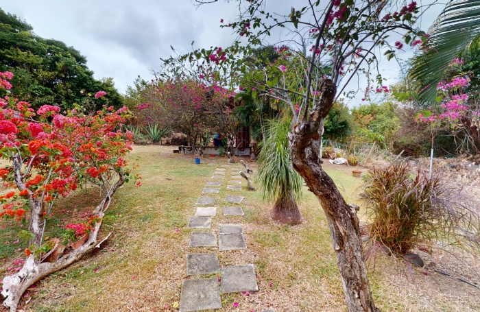 SAINTE ANNE - A VENDRE - VILLA T3 AVEC PISCINE + STUDIO INDEPENDANT