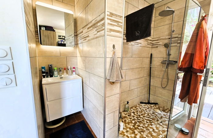 SAINTE ANNE - A VENDRE - VILLA T3 AVEC PISCINE + STUDIO INDEPENDANT