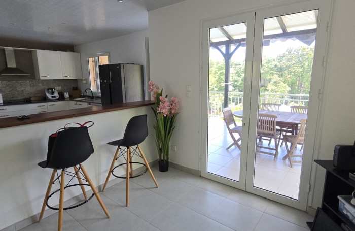 Belle maison T4 + Studio idéalement situé sur la commune de Schoelcher