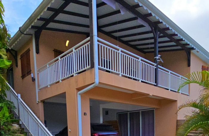 Belle maison T4 + Studio idéalement situé sur la commune de Schoelcher