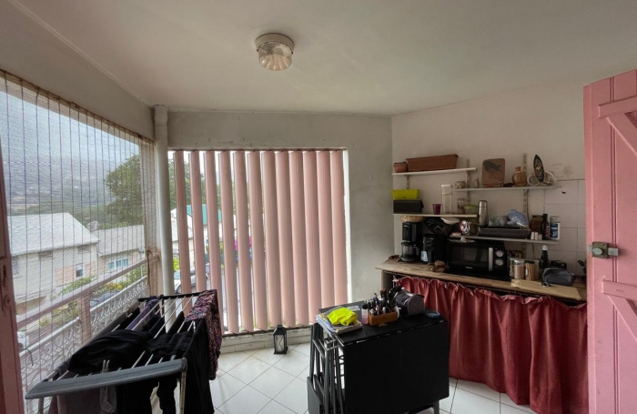 Appartement F2 vendu loué, idéalement situé près du CHU et de la MFME - FORT-DE-FRANCE