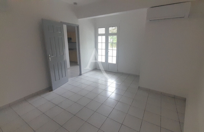 Location Appartement 33.49m² 2 pièces Fort de france