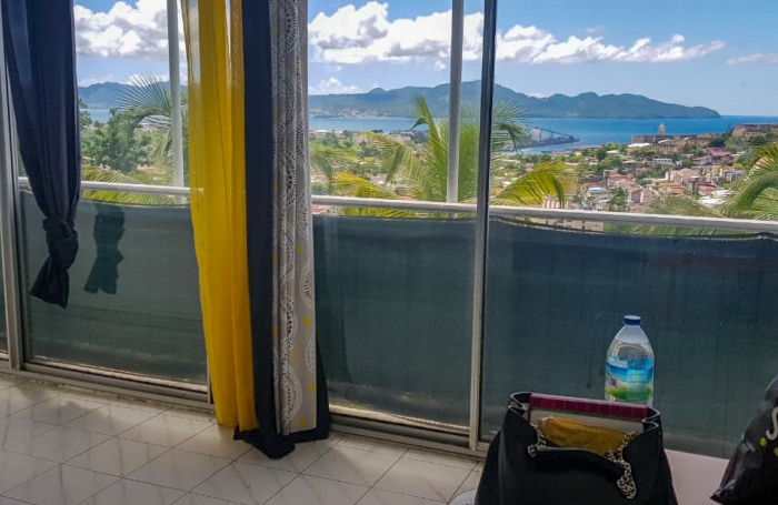 Appartement T2 en location avec balcon vitré à Fort-De-France
