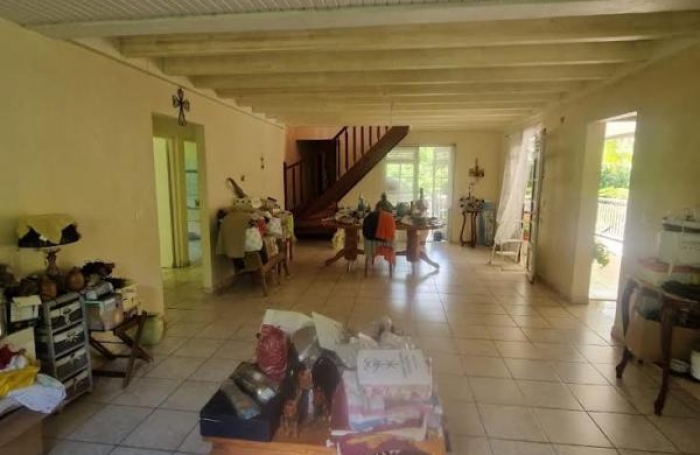Vente Maison 235m&sup2; 9 pi&#232;ces Le Lamentin