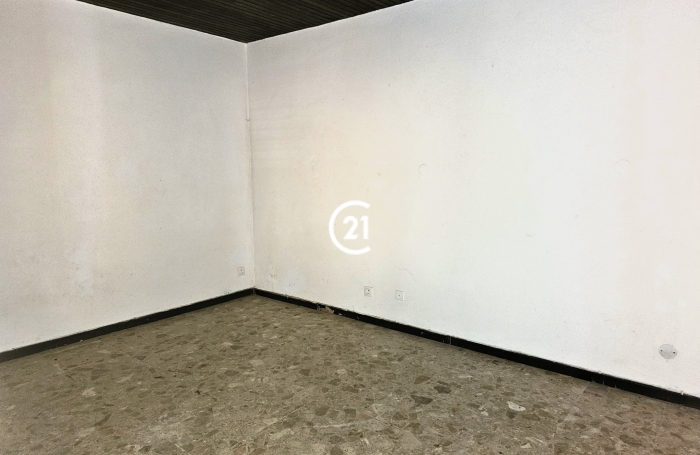 À LOUER   ESPACE PROFESSIONNEL / STOCKAGE 39.36M2   FORT DE FRANCE