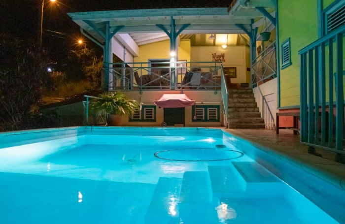 Magnifique résidence créole de 7 logements avec piscine et belle vue
