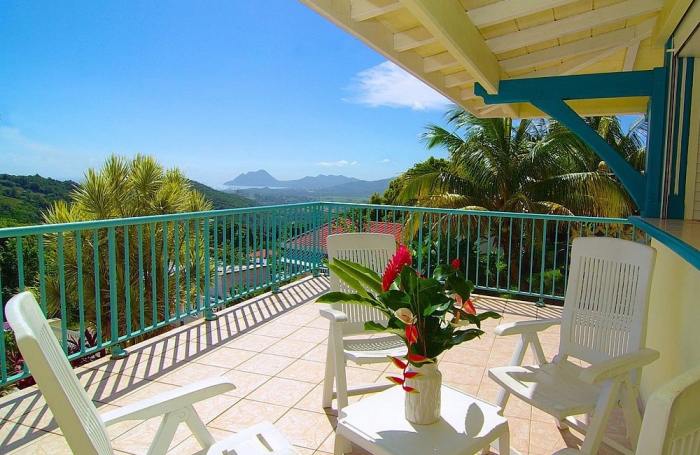 Magnifique résidence créole de 7 logements avec piscine et belle vue