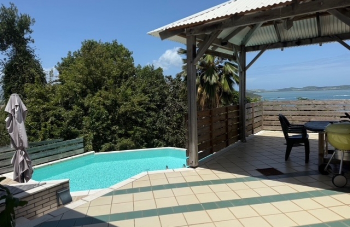 Belle villa de type F4  avec piscine et vue mer - Pointe Savane - Le Robert