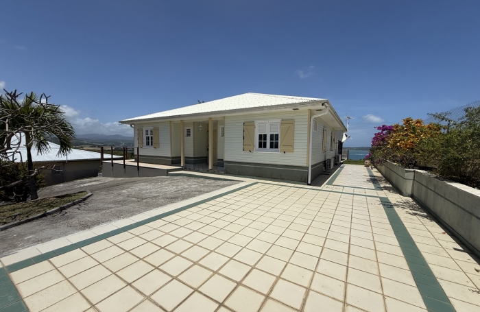 Belle villa de type F4  avec piscine et vue mer - Pointe Savane - Le Robert