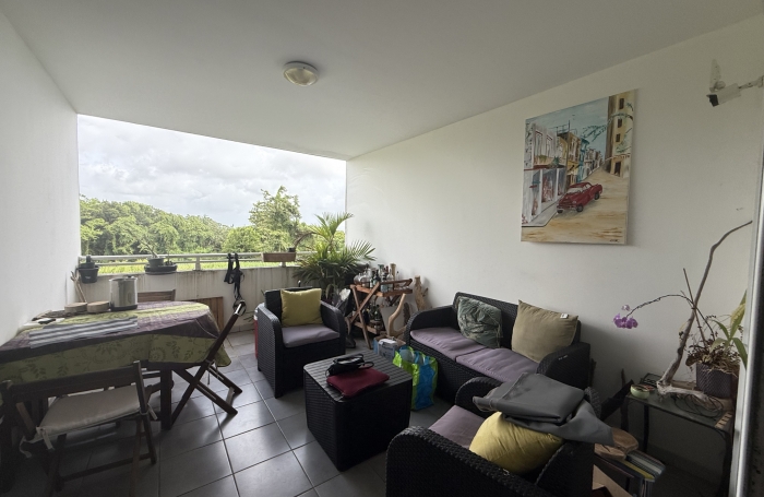 Appartement F3 avec locataire en place, belle vue dégagée, sans vis-à-vis à Terreville - SCHOELCHER