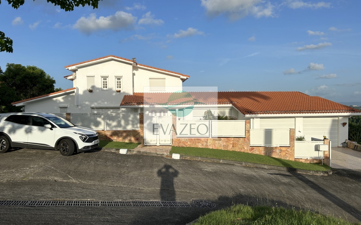 Villa d'architecte 8 chambres avec piscine à SCHOELCHER