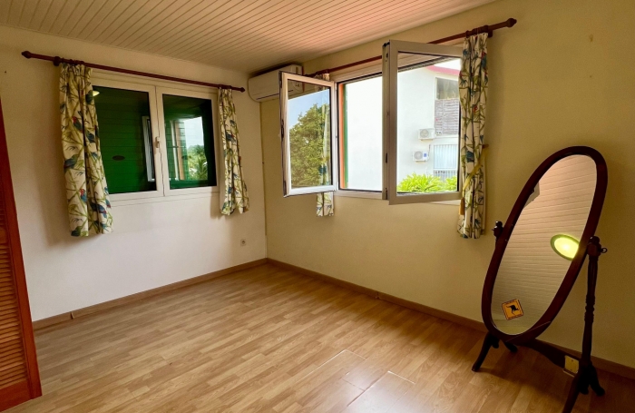Grande Villa T4 + T2 proche CHU