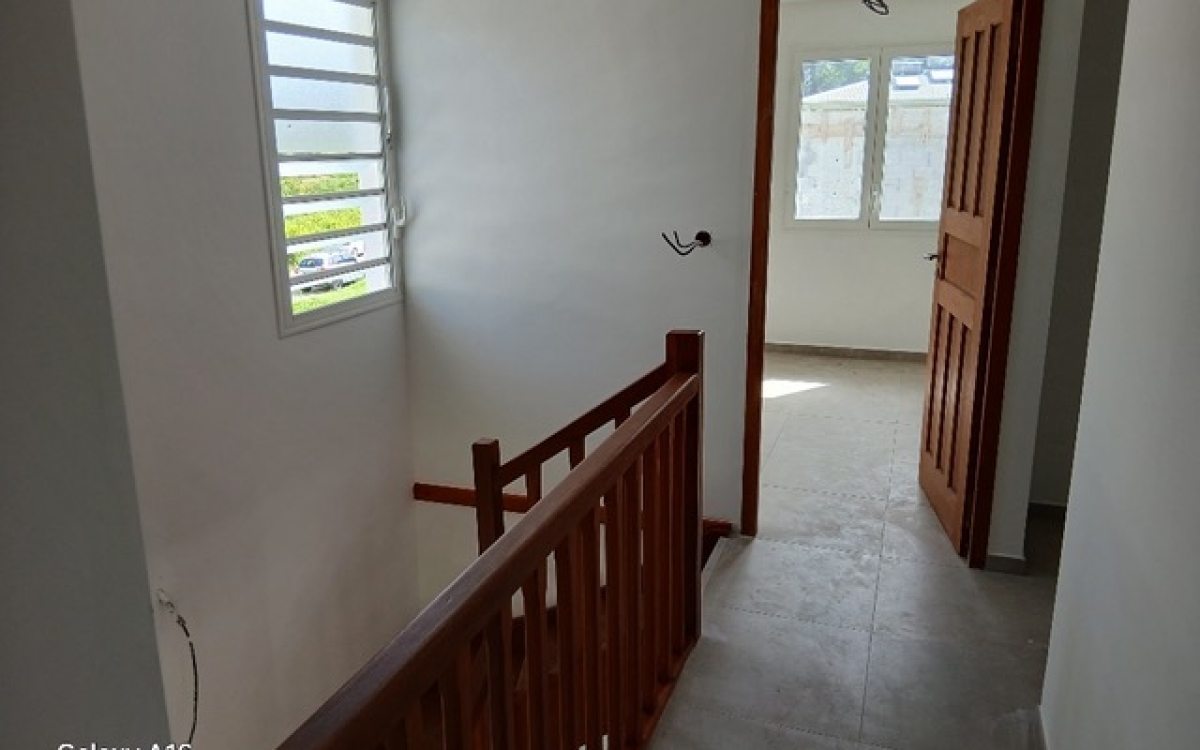 Villa T5 Neuve avec Piscine 300 m de la Plage- Anse-à-l'ane