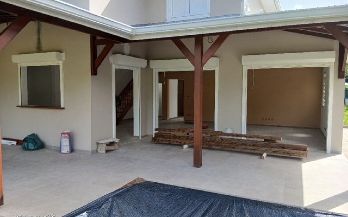 Villa T5 Neuve avec Piscine 300 m de la Plage- Anse-à-l'ane