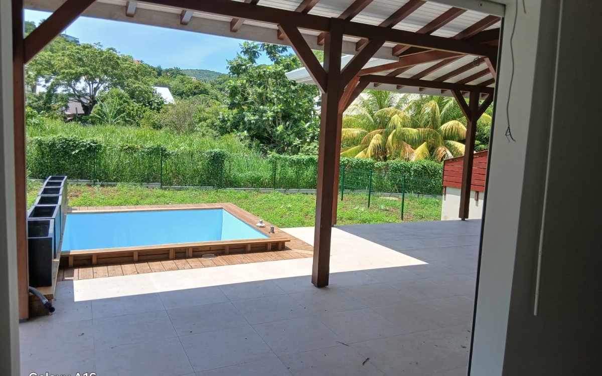 Villa T5 Neuve avec Piscine 300 m de la Plage- Anse-à-l'ane