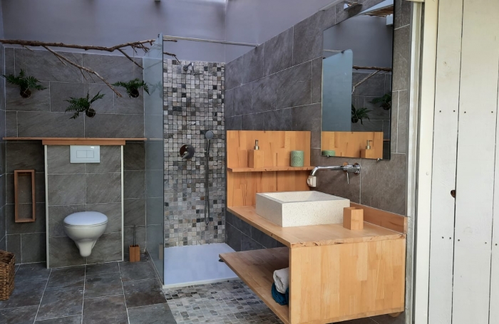 **À vendre : Superbe villa rénovée avec vue mer et campagne   Le Marin**