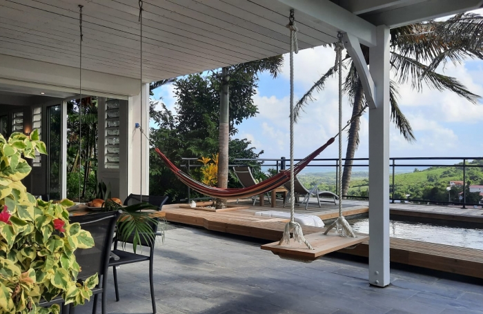**À vendre : Superbe villa rénovée avec vue mer et campagne   Le Marin**