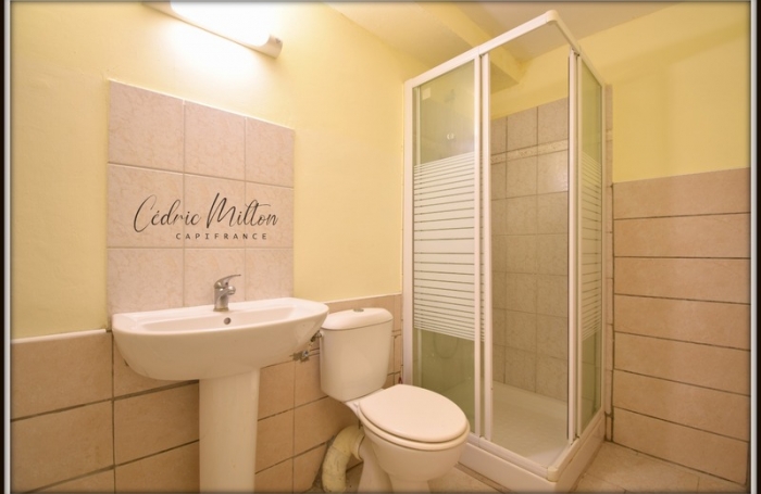 Location Local commercial 32m&sup2; 2 pi&#232;ces Sainte Luce