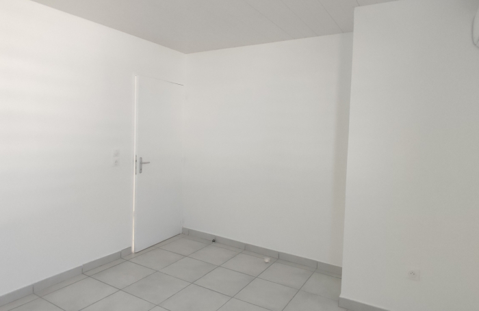 jolie maison Jumelée en duplex- plafond de revenu imposé