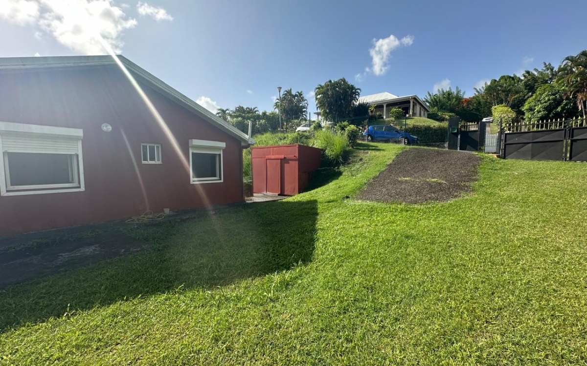 A VENDRE JOLIE VILLA DE TYPE 4 -VUE MER ET CAMPAGNE