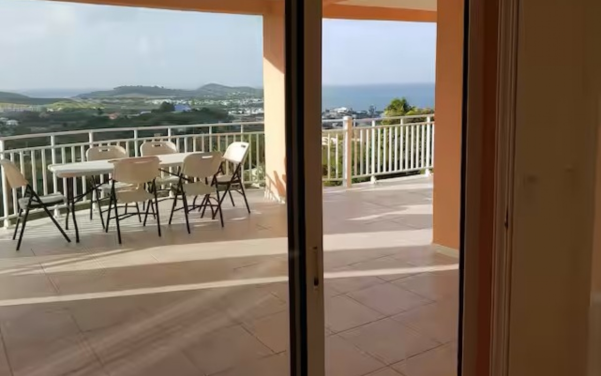 LOCATION APPARTEMENT SPACIEUX AVEC VUE MER AU VAUCLIN