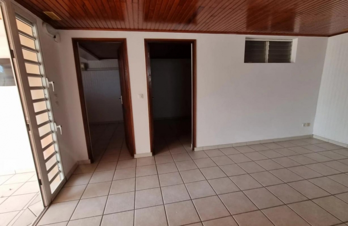 Location Local commercial 3 pi&#232;ces Ducos