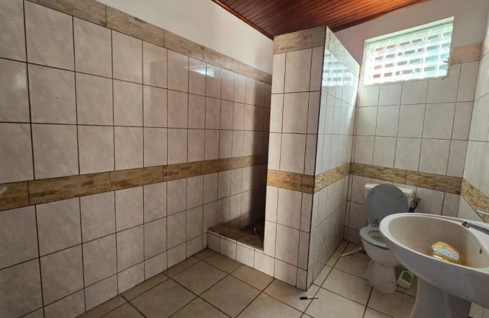 Location Local commercial 3 pi&#232;ces Ducos