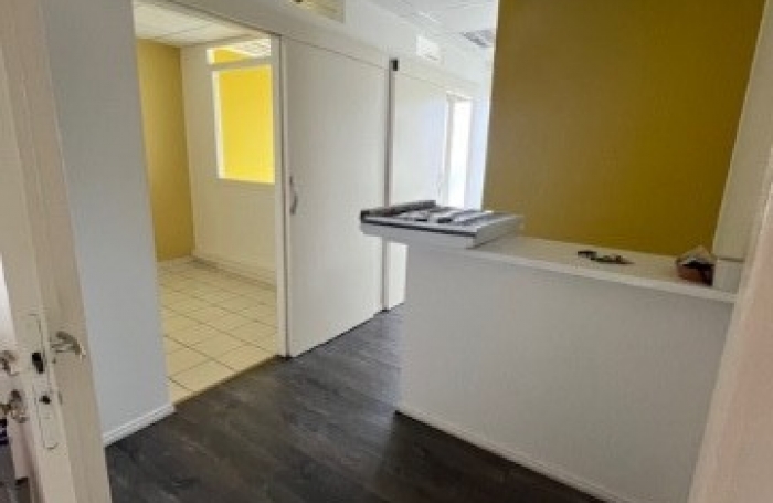 Location Local commercial 97.69m&sup2; 10 pi&#232;ces Schoelcher