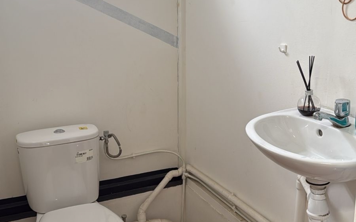 SAINTE LUCE - BOURG -LOCAL COMMERCIAL NEUF DE 35 M2- 850 €