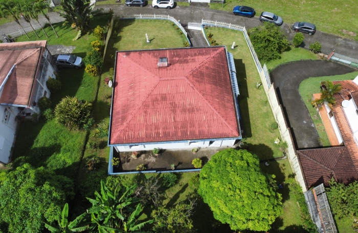 À vendre   Belle maison familiale avec jardin et vue dégagée à Saint Joseph, limite Fort-de-France