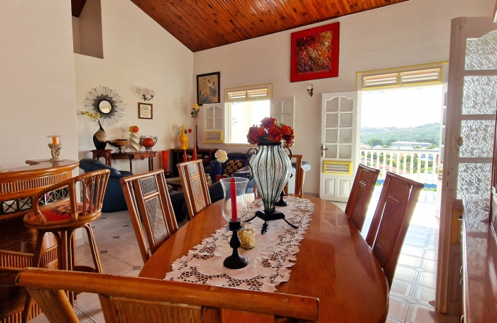 À vendre   Belle maison familiale avec jardin et vue dégagée à Saint Joseph, limite Fort-de-France