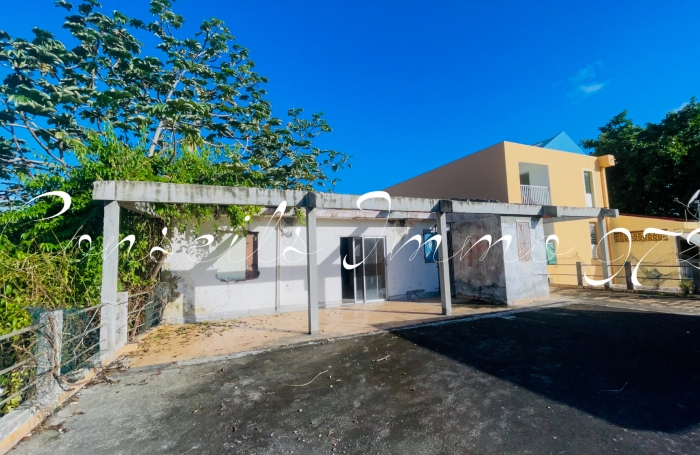 À Vendre   Ensemble Immobilier à réinventer   Bourg du Marin