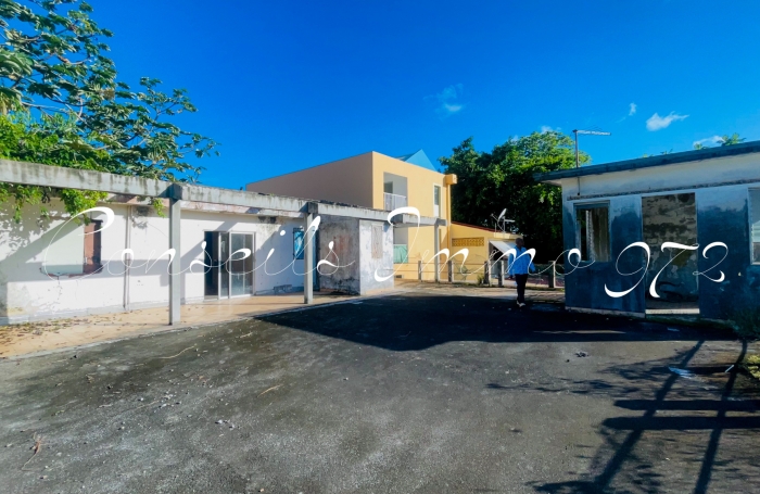 À Vendre   Ensemble Immobilier à réinventer   Bourg du Marin